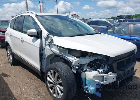 2017 Ford Escape Titanium из США, поврежденный, VIN 1FMCU0JD2HUC46602